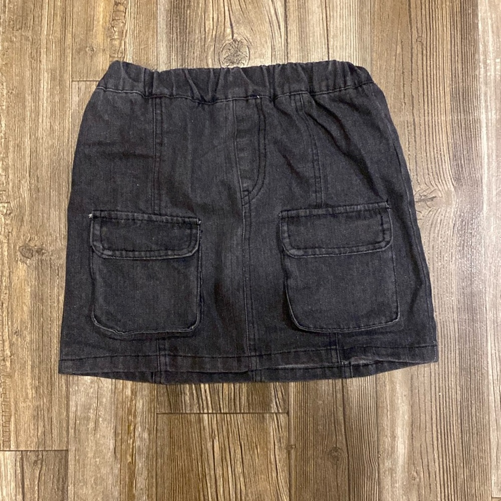 Skirt bought from Temu. Size small perfect cond